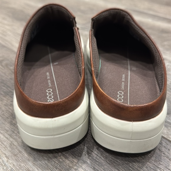 Women’s Ecco slides Size 40 - Picture 3 of 3